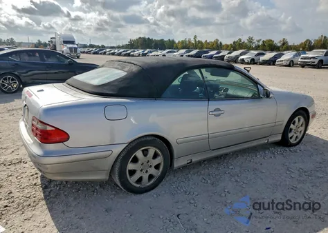 2002 Mercedes-Benz Clk 320 z USA, uszkodzony, nr VIN WDBLK65G32T118060